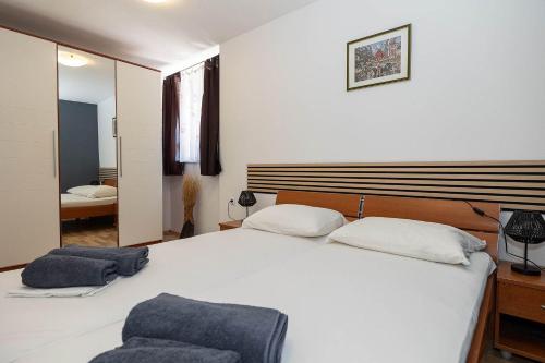 Malerisches Apartment nur 200 Meter zum Strand mit privater Terrasse, Grill, Pool, Lounge-Bereich