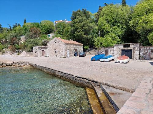 Malerisches Apartment nur 200 Meter zum Strand mit privater Terrasse, Grill, Pool, Lounge-Bereich