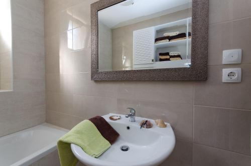 Modernes Apartment nur 350 Meter zum Strand mit privater Terrasse, Babybett, Elektrogrill