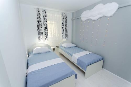 Modernes Apartment nur 350 Meter zum Strand mit privater Terrasse, Babybett, Elektrogrill