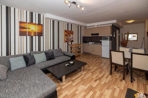 Faszinierendes Apartment nur 200 Meter zum Strand mit Meerblick, Pool, Grill, Lounge-Bereich