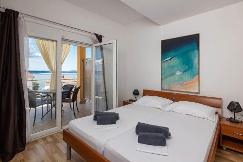 Faszinierendes Apartment nur 200 Meter zum Strand mit Meerblick, Pool, Grill, Lounge-Bereich