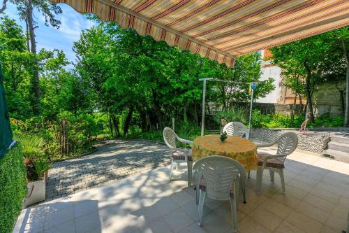 Beeindruckendes Apartment direkt am Strand mit privater Terrasse, Privatparkplatz, WiFi, Grill