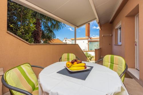 Mediterranes Apartment nur 300 Meter zum Sandstrand mit Meerblick