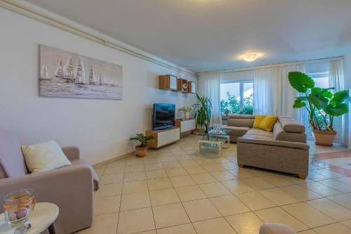 Traumhaftes Apartment mit eigenem Weinkeller, Hydromassagedusche, Meerblick - nur 480 Meter zum Strand