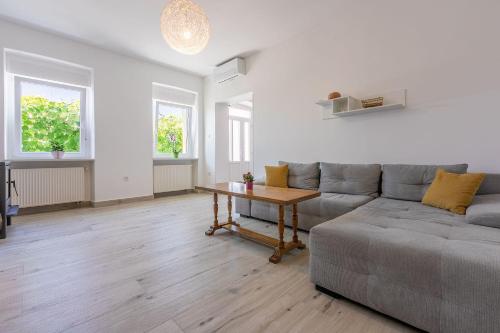 Hundefreundliches Ferienhaus nur 270 Meter zum Strand mit Meerblick, Tischtennis, Grillbereich