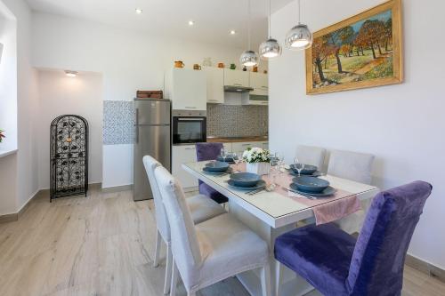 Hundefreundliches Ferienhaus nur 270 Meter zum Strand mit Meerblick, Tischtennis, Grillbereich