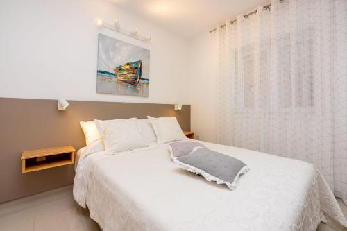 Mediterranes Apartment nur 300 Meter zum Sandstrand mit Meerblick