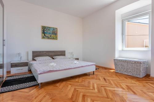 Hundefreundliches Ferienhaus nur 270 Meter zum Strand mit Meerblick, Tischtennis, Grillbereich