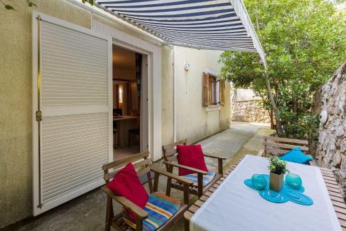 Mediterranes Apartment mit drei Terrassen, Grill, WiFi - nur 500 Meter zum Strand