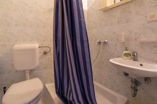 Mediterranes Apartment mit drei Terrassen, Grill, WiFi - nur 500 Meter zum Strand