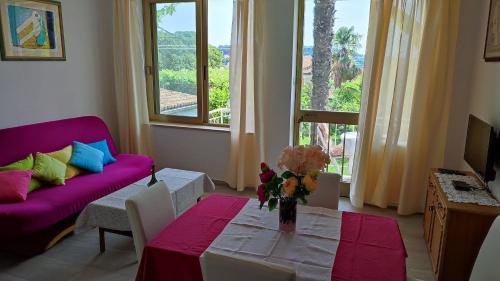 Charmantes Apartment nur 700 Meter zum Strand mit Terrasse und Balkon
