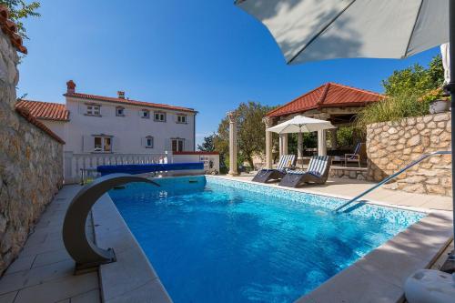 Einzigartiges Apartment mit grandiosen Meerblick, Pool, BBQ und nur 700 Meter zum Strand