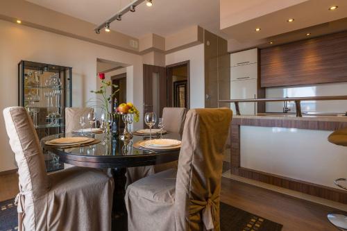 Einzigartiges Apartment mit grandiosen Meerblick, Pool, BBQ und nur 700 Meter zum Strand