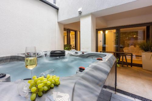 Extravagantes Apartment mit Whirlpool, Lounge-Bereich, Grill, Waschmaschine