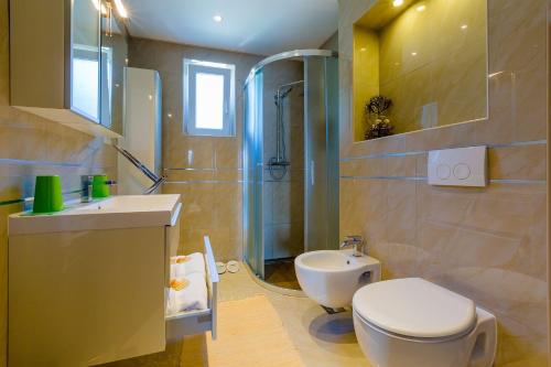 Einzigartiges Apartment mit grandiosen Meerblick, Pool, BBQ und nur 700 Meter zum Strand