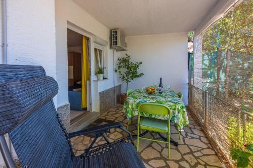 Idyllisches Apartment nur 150 Meter zum Strand mit privater Terrasse, Garten, WiFi