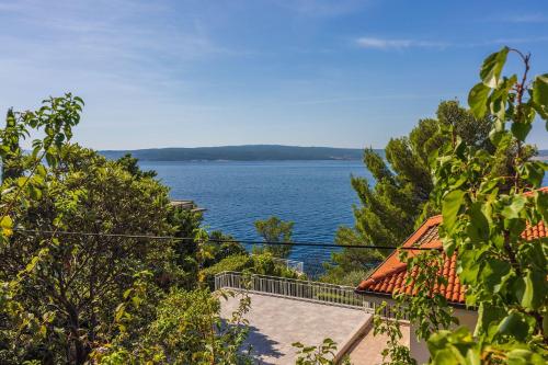 Hundefreundliches Apartment nur 150 Meter zum Strand mit Meerblick, BBQ, WiFi