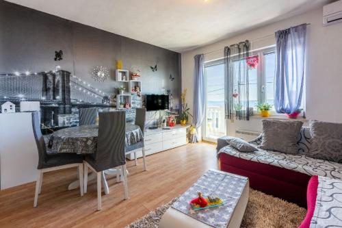 Helles Apartment mit Meerblick, Espressomaschine, Grillbereich, Waschmaschine