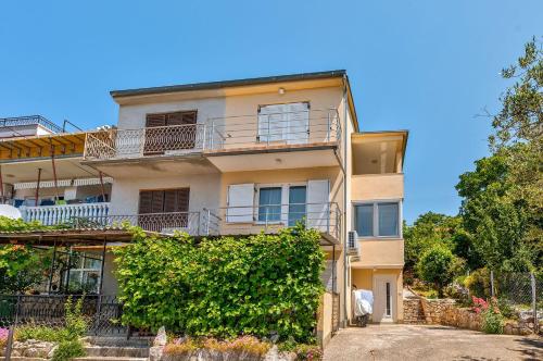 Reizendes Apartment mit Meerblick, privater Terrasse, Sonnenschutz, Waschmaschine