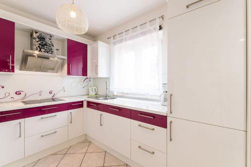 Charmantes Apartment nur 500 Meter zum Strand mit privatem Balkon, Grill, Privatparkplatz