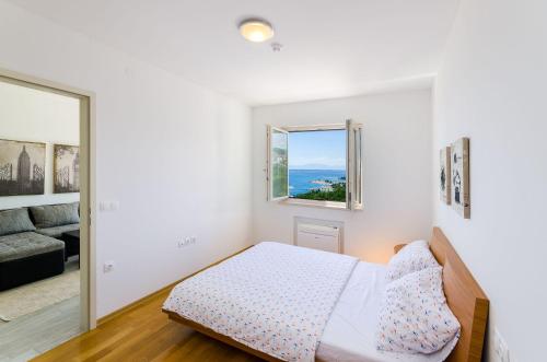 Modernes Apartment nur 90 Meter zum Strand mit Meerblick, Tiefgarage, Klima