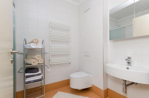 Modernes Apartment nur 90 Meter zum Strand mit Meerblick, Tiefgarage, Klima