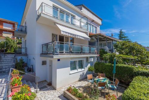 Lauschiges Studio nur 450 Meter zum Sandstrand mit privater Terrasse