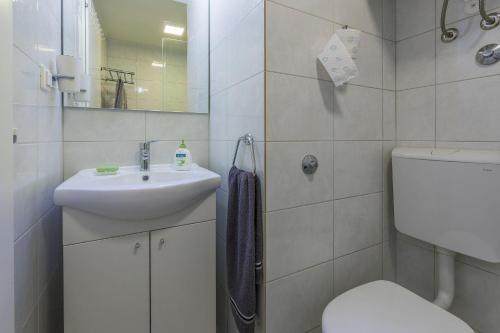 Lauschiges Studio nur 450 Meter zum Sandstrand mit privater Terrasse