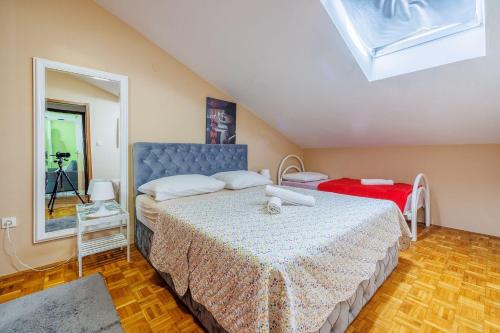 Lauschiges Apartment nur 650 Meter zum Strand mit Meerblick, Privatparkplatz, Waschmaschine