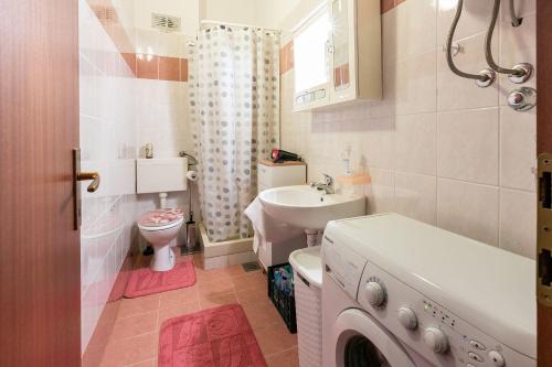 Lauschiges Apartment nur 650 Meter zum Strand mit Meerblick, Privatparkplatz, Waschmaschine