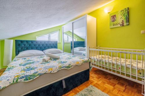 Lauschiges Apartment nur 650 Meter zum Strand mit Meerblick, Privatparkplatz, Waschmaschine