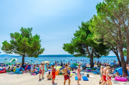 Lauschiges Apartment nur 650 Meter zum Strand mit Meerblick, Privatparkplatz, Waschmaschine