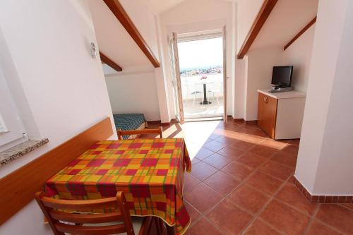 Beeindruckendes Apartment mit Dachterrasse, Meerblick, Babybett, Klima, Privatparkplatz