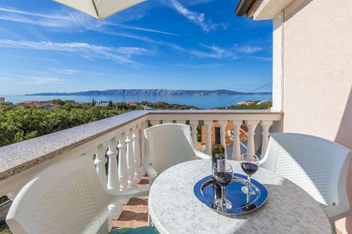 Mediterranes Apartment nur 470 Meter zum Strand mit Meerblick, Babybett, Grill