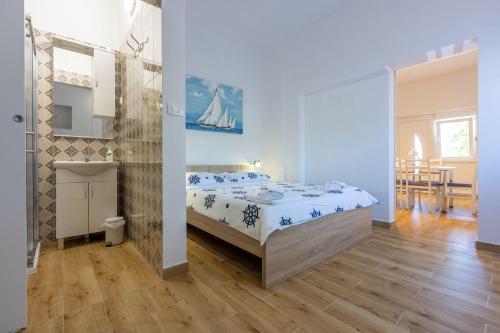 Modernes Apartment nur 600 Meter zum Strand mit privater Terrasse, Grill, Waschmaschine