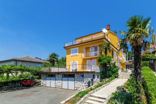 Komfortables Apartment nur 200 Meter zum Strand mit 2 Balkone, Meerblick, Grill