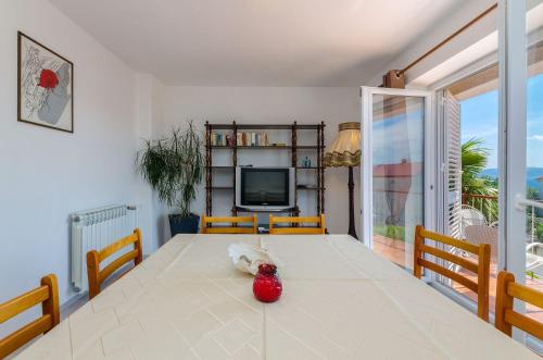Komfortables Apartment nur 200 Meter zum Strand mit 2 Balkone, Meerblick, Grill