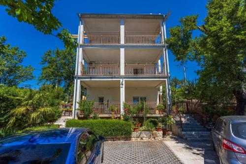 Renoviertes Apartment nur 600 Meter zum Strand mit privater Terrasse, Grill, Waschmaschine