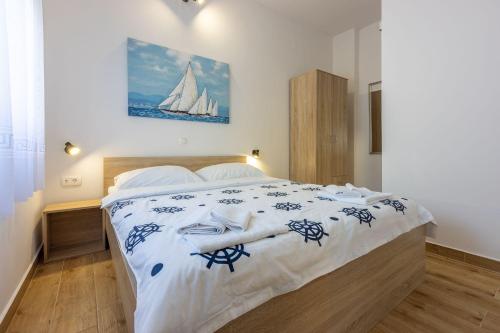 Renoviertes Apartment nur 600 Meter zum Strand mit privater Terrasse, Grill, Waschmaschine