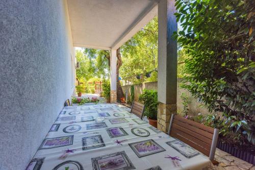 Renoviertes Apartment nur 600 Meter zum Strand mit privater Terrasse, Grill, Waschmaschine