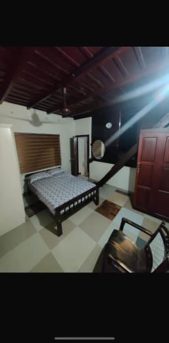 Postel nebo postele na pokoji v ubytování Mankombil Heritage Inn