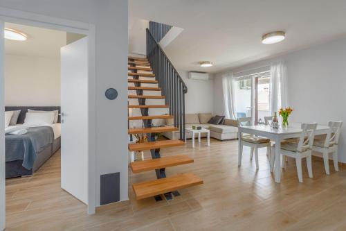 Exquisites Apartment mit eigener Galerie, Babybett, Waschmaschine und nur 700 Meter zum Strand