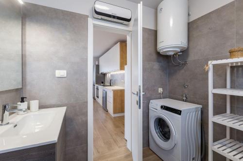 Exquisites Apartment mit eigener Galerie, Babybett, Waschmaschine und nur 700 Meter zum Strand