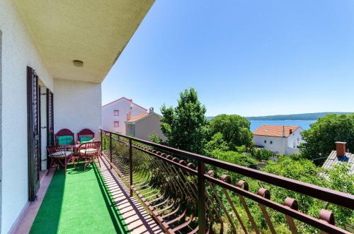 Rustikales Apartment nur 500 Meter zum Strand mit Meerblick, Grillbereich, WiFi