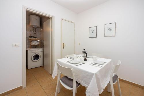 Cozy Apartment nur 350 Meter zum Sandstrand mit privater Terrasse und mediterranem Garten