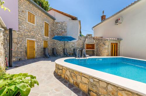Mediterranes Steinhaus mit grosser Terrasse, Aussendusche, Privatpool, Babybett, Waschmaschine