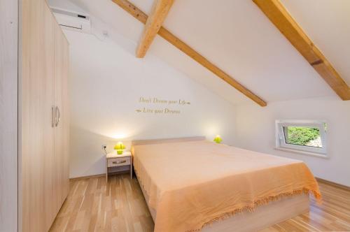 Lichtdurchflutete Penthousewohnung nur 300 Meter zum Strand mit Meerblick, Pool, Grill