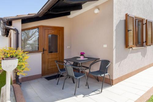 Cozy Apartment nur 600 Meter zum Strand mit Grill, privater Terrasse, Waschmaschine