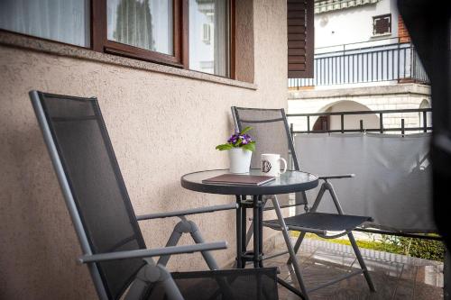 Idyllisches Apartment nur 800 Meter zum Strand mit 2 Balkone, Garten, Grill